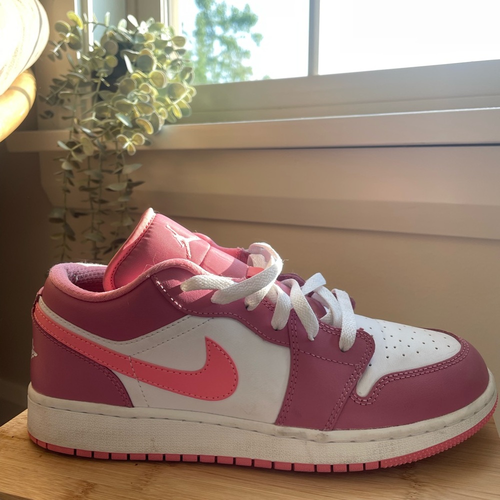 Jordan 1’s Desert Berry Pink